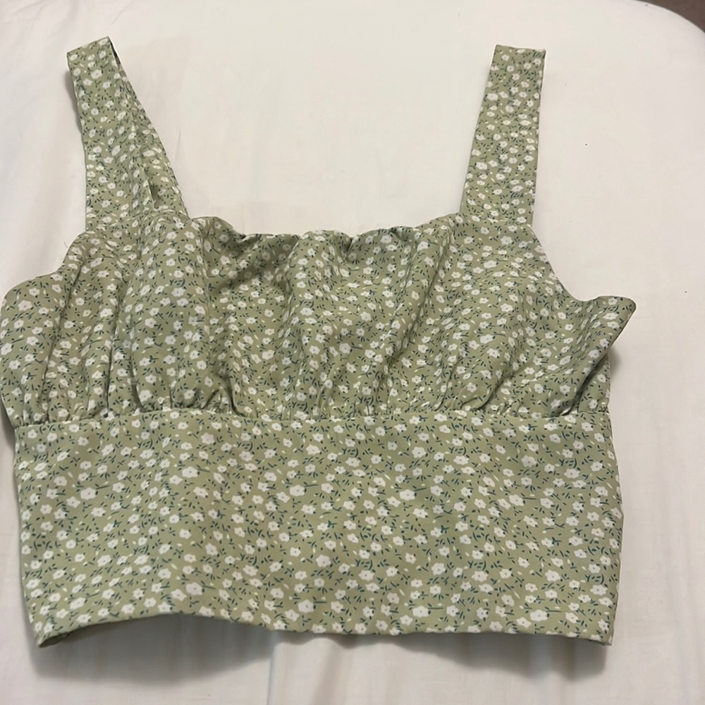 Teens cropped tank.